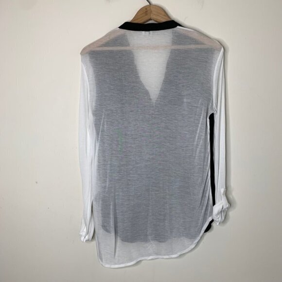 𝅺Aritzia Babaton Julien Blouse Top Henley Silk Front Rolled Sleeve Size XS - Picture 7 of 7